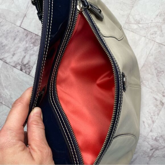 COACH Y2K Era Laura Hobo Style Cream Leather and Navy Patent Trim Handbag - Picture 13 of 16